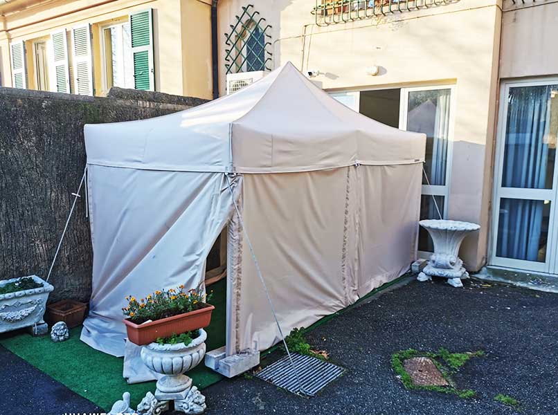 Stanza degli abbracci Casa di riposo RSA Genova